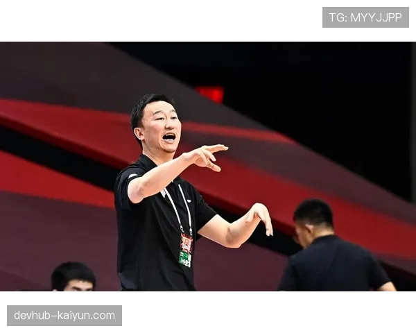 特写：录像室内，一位助教如何为球队剪辑出关键的对手战术弱点集锦