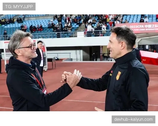 官方:塞维利亚主帅弗洛雷斯下课,B队教练临时接管 官方:塞维利亚主帅弗洛雷斯下课,B队教练临时接管