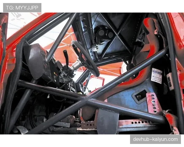 FIA更新赛车防滚架测试标准